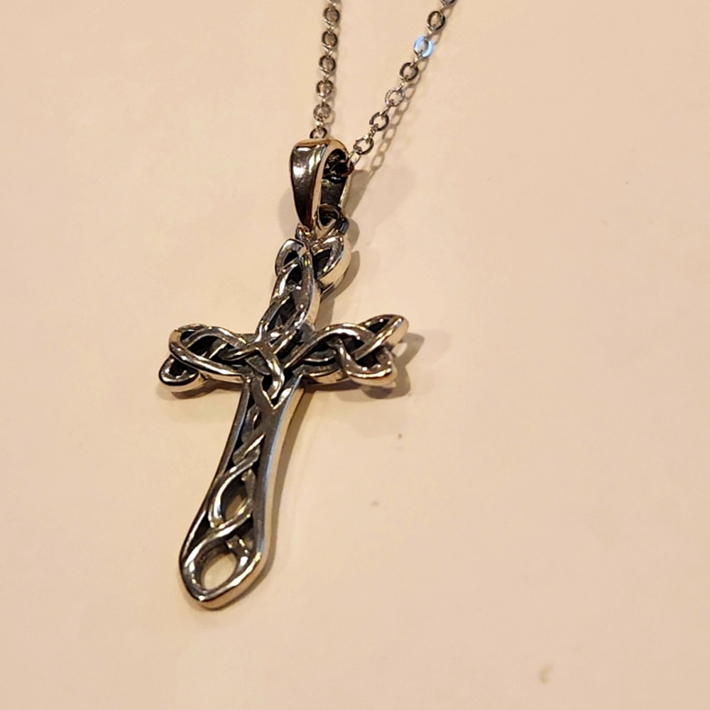 Chain with pendant. Celtic braided cross 925 Sterling silver. 18 inch. 45 cm.